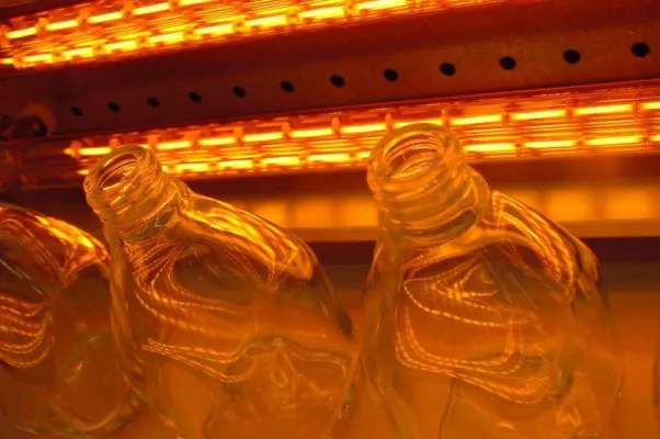 Heat treatment for quartz glass